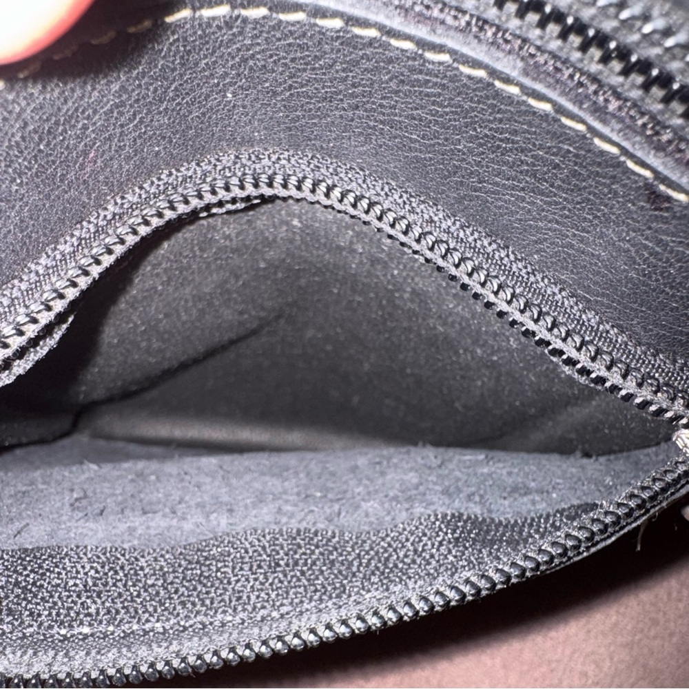 Vintage Roots Black Leather Crossbody Travel Pouch - Picture 12 of 16